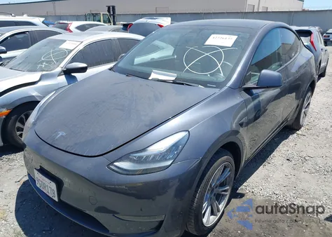 2023 Tesla Model Y Awd/Long Range Dual Motor All-Wheel Drive z USA, uszkodzony, nr VIN 7SAYGDEE7PA089135